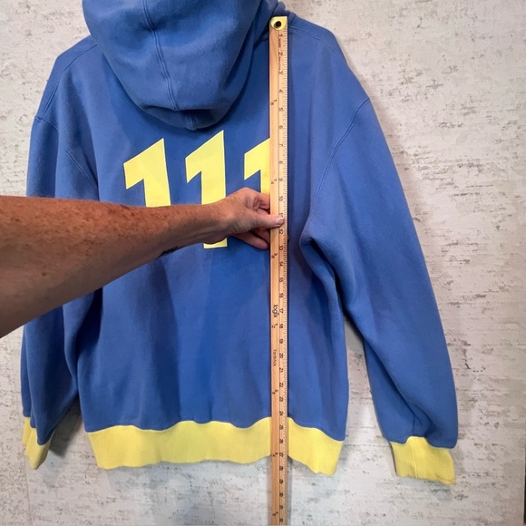 Fallout Bethesda Vault 111 Blue Yellow Sweatshirt Hoodie Zip Up Number 111 Sz M - Picture 12 of 16
